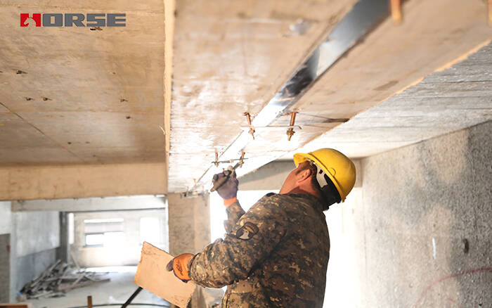 Reinforced Concrete Beam Strengthened With Prestressed Carbon Fiber Strip Reinforced Concrete Beam Strengthened With Prestressed Carbon Fiber Strip