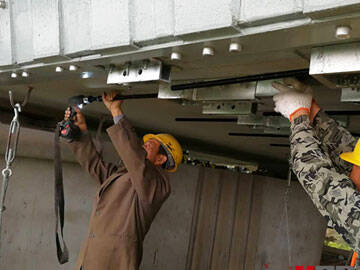 China's largest prestressed CFRP laminate project - Yangtze River bridge, Jun Shan, Wuhan